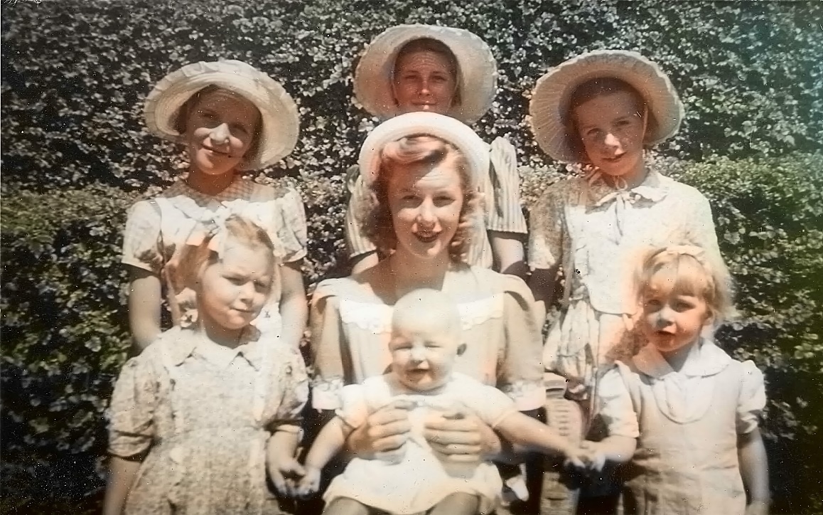 A group of women wearing hats and holding babies

Description automatically generated with low confidence